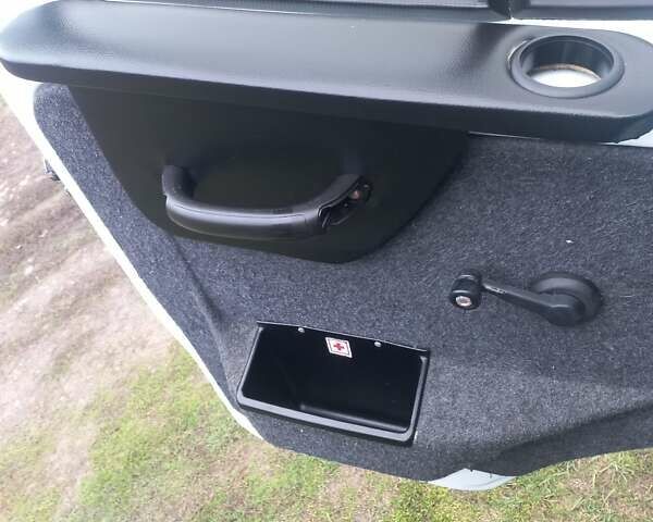 Білий ГАЗ 2752 Соболь, об'ємом двигуна 2.4 л та пробігом 190 тис. км за 2400 $, фото 13 на Automoto.ua