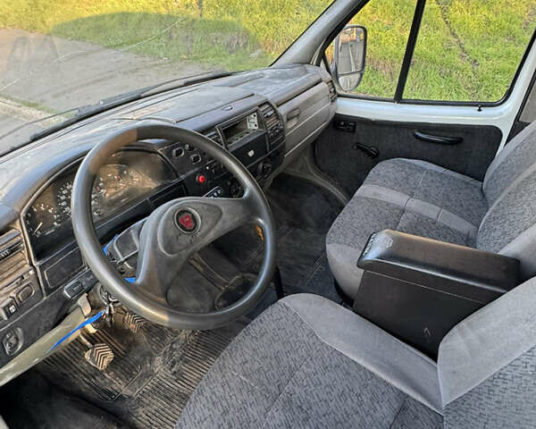 Белый ГАЗ 2752 Соболь, объемом двигателя 2.46 л и пробегом 200 тыс. км за 1850 $, фото 15 на Automoto.ua