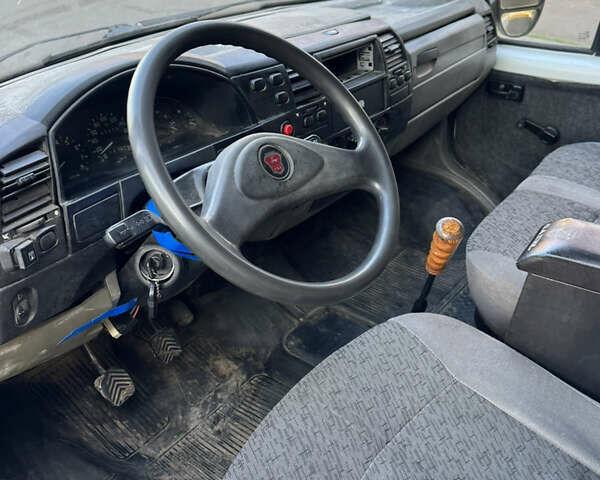 Белый ГАЗ 2752 Соболь, объемом двигателя 2.46 л и пробегом 200 тыс. км за 1850 $, фото 13 на Automoto.ua