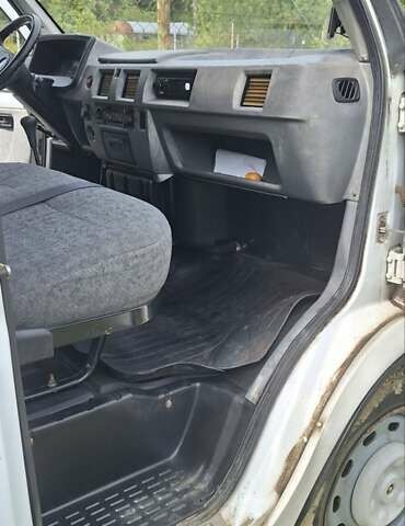 Белый ГАЗ 2752 Соболь, объемом двигателя 2.3 л и пробегом 88 тыс. км за 2300 $, фото 5 на Automoto.ua