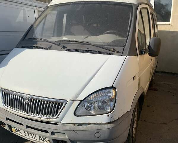 ГАЗ 2752 Соболь 2004 у Рівному на Automoto.ua Білий ГАЗ 2752 Соболь, об'ємом двигуна 2.3 л та пробігом 300 тис. км за 700 $, фото 1 на Automoto.ua