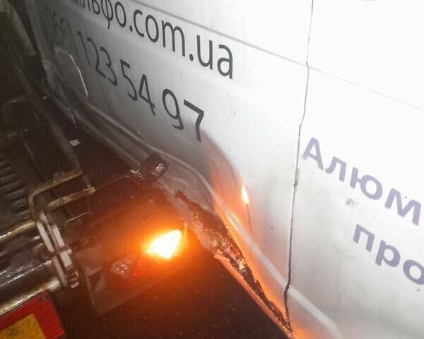 Белый ГАЗ 2752 Соболь, объемом двигателя 2.4 л и пробегом 640 тыс. км за 1000 $, фото 2 на Automoto.ua