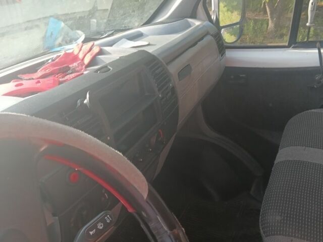 Белый ГАЗ 2752 Соболь, объемом двигателя 2.4 л и пробегом 193 тыс. км за 1700 $, фото 6 на Automoto.ua