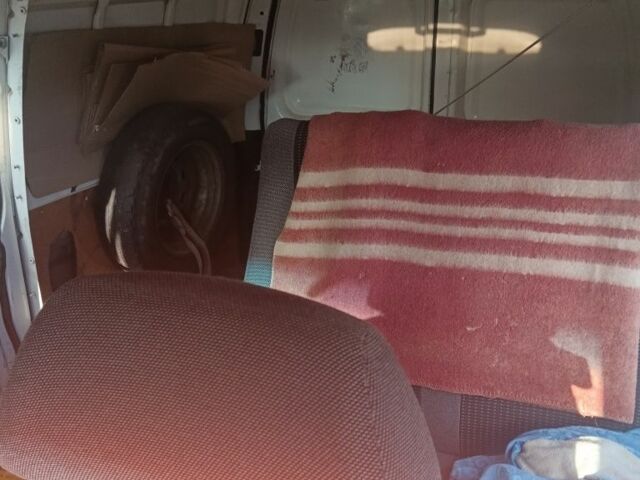 Белый ГАЗ 2752 Соболь, объемом двигателя 2.4 л и пробегом 193 тыс. км за 1700 $, фото 10 на Automoto.ua