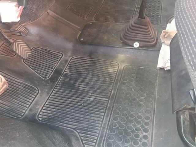 Белый ГАЗ 2752 Соболь, объемом двигателя 2.4 л и пробегом 193 тыс. км за 1700 $, фото 7 на Automoto.ua