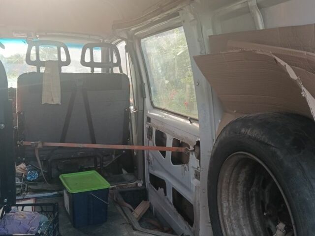 Белый ГАЗ 2752 Соболь, объемом двигателя 2.4 л и пробегом 193 тыс. км за 1700 $, фото 5 на Automoto.ua