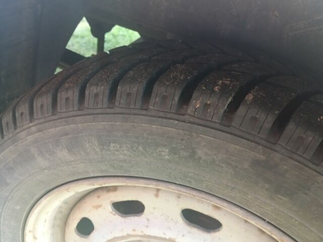 Белый ГАЗ 2752 Соболь, объемом двигателя 2.4 л и пробегом 193 тыс. км за 1700 $, фото 3 на Automoto.ua