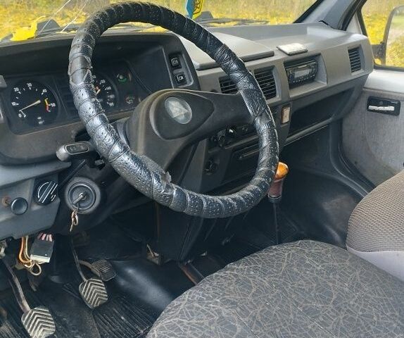 Белый ГАЗ 2752 Соболь, объемом двигателя 2.3 л и пробегом 150 тыс. км за 1300 $, фото 5 на Automoto.ua