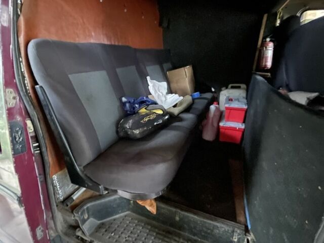 ГАЗ 2752 Соболь 2003 в Славянске на Automoto.ua Красный ГАЗ 2752 Соболь, объемом двигателя 2.3 л и пробегом 150 тыс. км за 1500 $, фото 4 на Automoto.ua