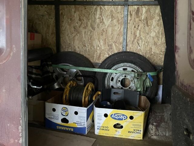 ГАЗ 2752 Соболь 2003 в Славянске на Automoto.ua Красный ГАЗ 2752 Соболь, объемом двигателя 2.3 л и пробегом 150 тыс. км за 1500 $, фото 5 на Automoto.ua