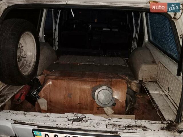 Белый ГАЗ 3102 Волга, объемом двигателя 2.45 л и пробегом 100 тыс. км за 1700 $, фото 2 на Automoto.ua