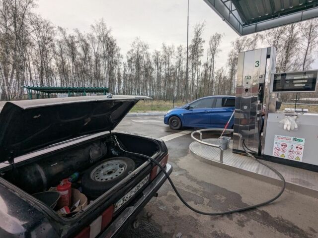 Черный ГАЗ 3102 Волга, объемом двигателя 2.4 л и пробегом 147 тыс. км за 1100 $, фото 17 на Automoto.ua
