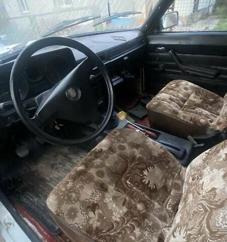 Белый ГАЗ 31029 Волга, объемом двигателя 2.4 л и пробегом 444 тыс. км за 299 $, фото 2 на Automoto.ua