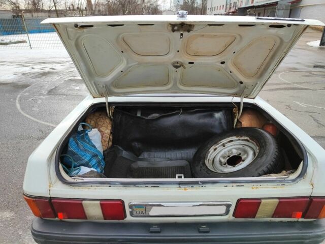 Білий ГАЗ 31029 Волга, об'ємом двигуна 2.4 л та пробігом 170 тис. км за 900 $, фото 5 на Automoto.ua