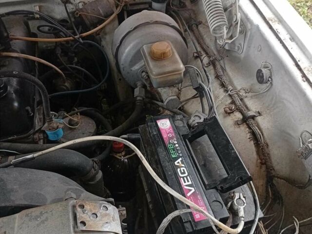 Белый ГАЗ 31029 Волга, объемом двигателя 2.4 л и пробегом 108 тыс. км за 550 $, фото 2 на Automoto.ua