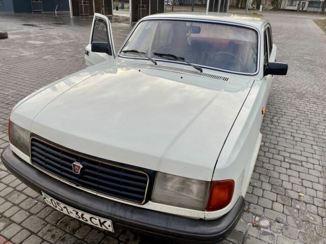 Белый ГАЗ 31029 Волга, объемом двигателя 2.5 л и пробегом 176 тыс. км за 1000 $, фото 2 на Automoto.ua