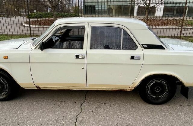 Белый ГАЗ 31029 Волга, объемом двигателя 2.5 л и пробегом 176 тыс. км за 1000 $, фото 4 на Automoto.ua