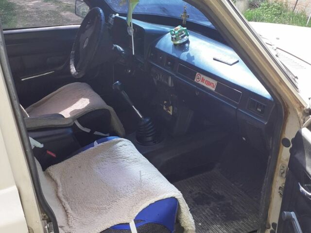 Бежевый ГАЗ 31029 Волга, объемом двигателя 2 л и пробегом 145 тыс. км за 550 $, фото 3 на Automoto.ua