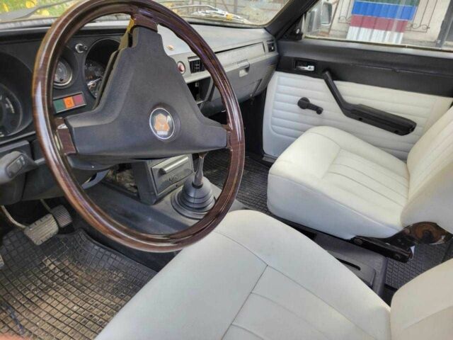 Черный ГАЗ 31029 Волга, объемом двигателя 2.4 л и пробегом 300 тыс. км за 953 $, фото 3 на Automoto.ua