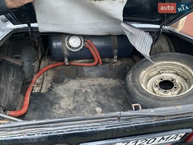 Черный ГАЗ 31029 Волга, объемом двигателя 2.45 л и пробегом 250 тыс. км за 826 $, фото 3 на Automoto.ua