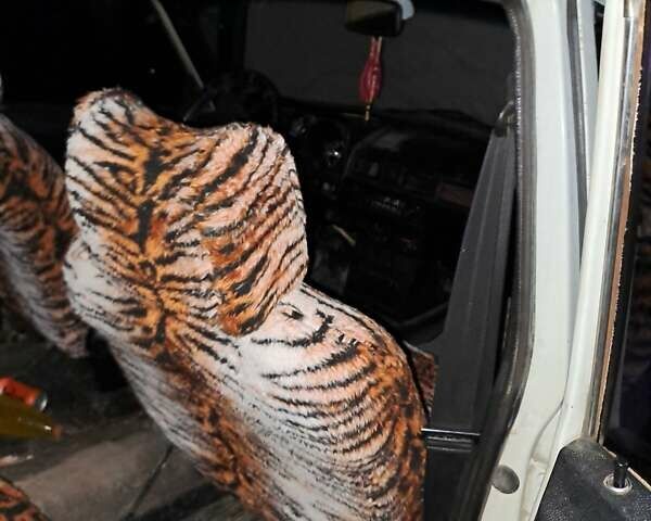 Серый ГАЗ 31029 Волга, объемом двигателя 2.4 л и пробегом 50 тыс. км за 450 $, фото 2 на Automoto.ua