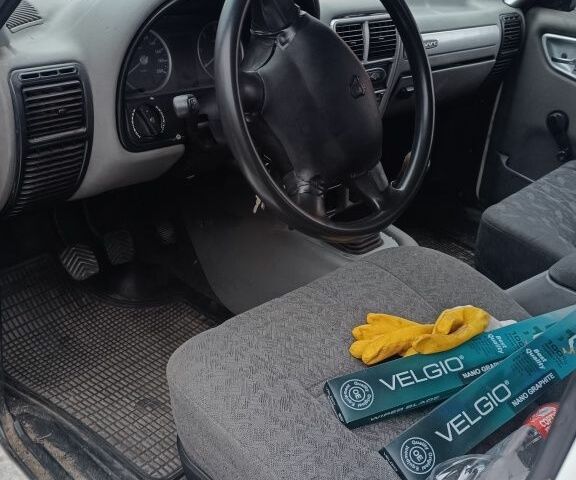 Белый ГАЗ 3110 Волга, объемом двигателя 2.3 л и пробегом 600 тыс. км за 932 $, фото 5 на Automoto.ua