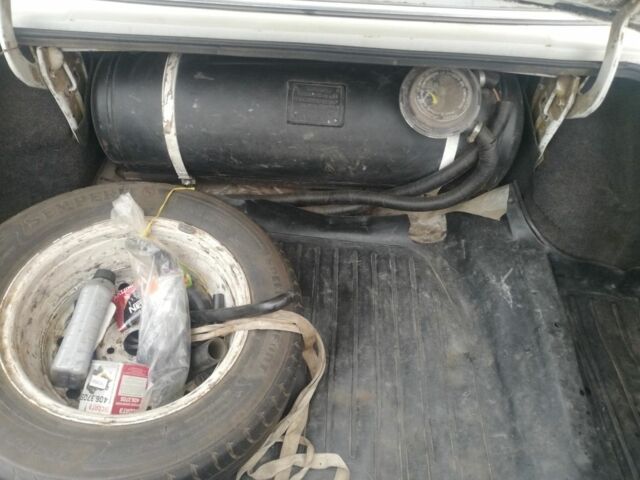 Білий ГАЗ 3110 Волга, об'ємом двигуна 2.1 л та пробігом 100 тис. км за 426 $, фото 6 на Automoto.ua