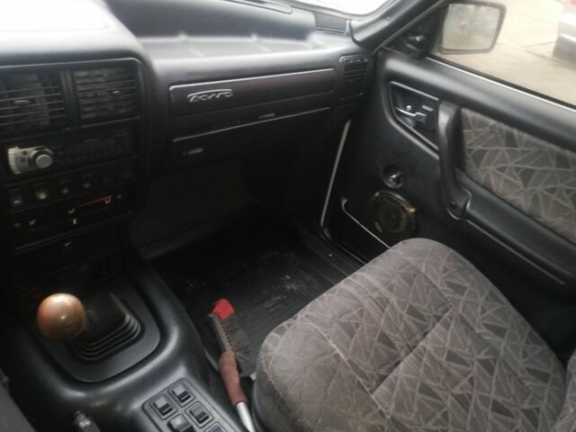 Білий ГАЗ 3110 Волга, об'ємом двигуна 2.1 л та пробігом 100 тис. км за 426 $, фото 4 на Automoto.ua