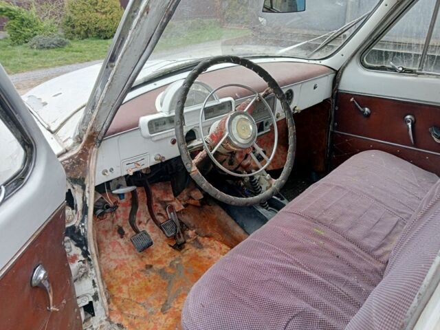 Белый ГАЗ 3110 Волга, объемом двигателя 2 л и пробегом 111 тыс. км за 239 $, фото 3 на Automoto.ua