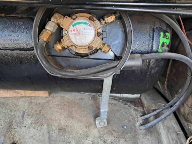 Белый ГАЗ 3110 Волга, объемом двигателя 2.5 л и пробегом 110 тыс. км за 237 $, фото 4 на Automoto.ua