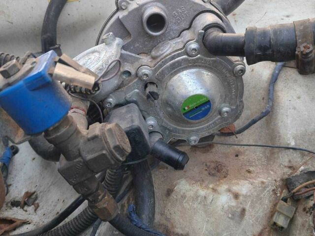 Белый ГАЗ 3110 Волга, объемом двигателя 2.5 л и пробегом 110 тыс. км за 237 $, фото 2 на Automoto.ua