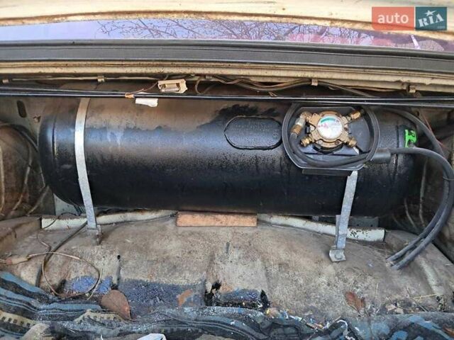 Белый ГАЗ 3110 Волга, объемом двигателя 2.5 л и пробегом 110 тыс. км за 237 $, фото 2 на Automoto.ua