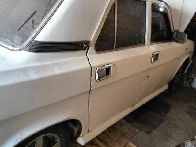 Белый ГАЗ 3110 Волга, объемом двигателя 2.5 л и пробегом 250 тыс. км за 700 $, фото 1 на Automoto.ua