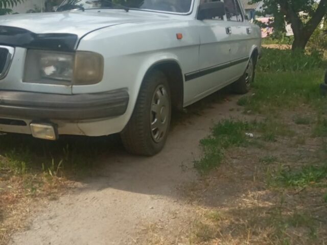 Белый ГАЗ 3110 Волга, объемом двигателя 2.4 л и пробегом 200 тыс. км за 1400 $, фото 1 на Automoto.ua