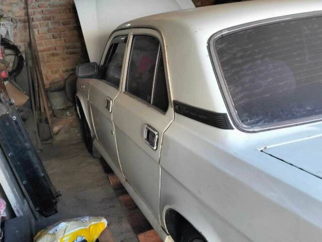 Белый ГАЗ 3110 Волга, объемом двигателя 2.5 л и пробегом 250 тыс. км за 700 $, фото 2 на Automoto.ua