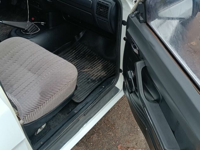 Белый ГАЗ 3110 Волга, объемом двигателя 2.4 л и пробегом 170 тыс. км за 950 $, фото 3 на Automoto.ua