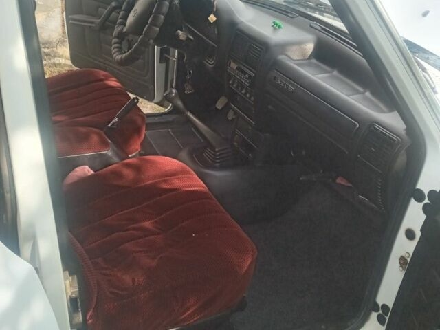 Белый ГАЗ 3110 Волга, объемом двигателя 2.4 л и пробегом 200 тыс. км за 1400 $, фото 4 на Automoto.ua