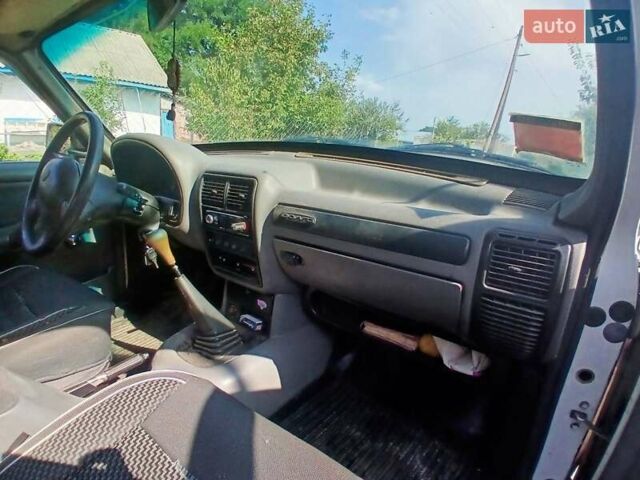 Білий ГАЗ 3110 Волга, об'ємом двигуна 2.45 л та пробігом 165 тис. км за 1100 $, фото 4 на Automoto.ua