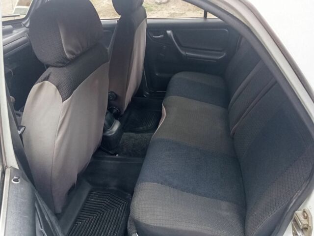 ГАЗ 3110 Волга 1999 в Днепре (Днепропетровске) на Automoto.ua Белый ГАЗ 3110 Волга, объемом двигателя 2 л и пробегом 150 тыс. км за 1200 $, фото 5 на Automoto.ua