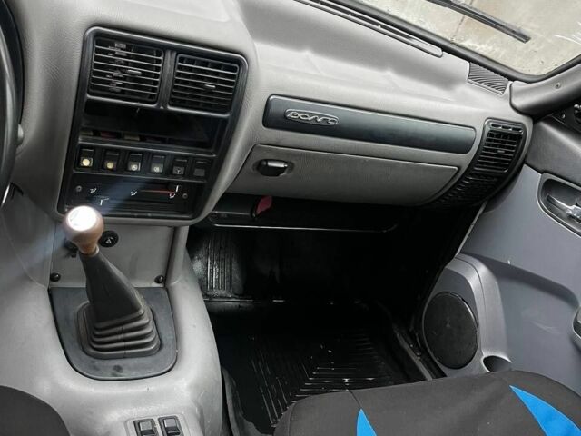 Белый ГАЗ 3110 Волга, объемом двигателя 2.4 л и пробегом 316 тыс. км за 900 $, фото 6 на Automoto.ua