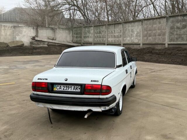 Белый ГАЗ 3110 Волга, объемом двигателя 2.4 л и пробегом 155 тыс. км за 550 $, фото 2 на Automoto.ua