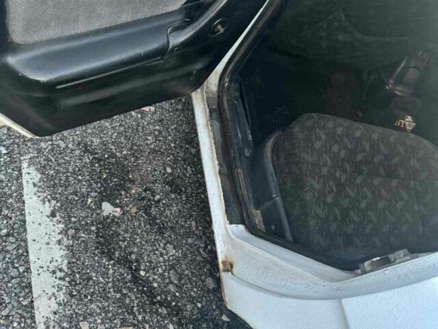 Белый ГАЗ 3110 Волга, объемом двигателя 2.5 л и пробегом 200 тыс. км за 403 $, фото 9 на Automoto.ua