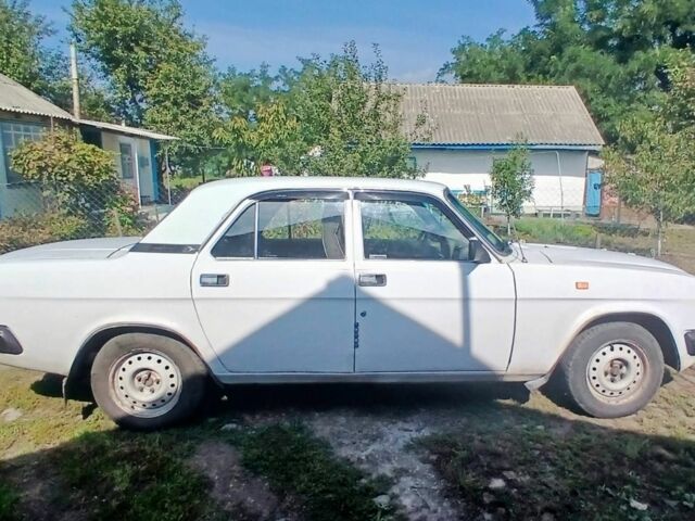 Белый ГАЗ 3110 Волга, объемом двигателя 2.4 л и пробегом 165 тыс. км за 1100 $, фото 2 на Automoto.ua