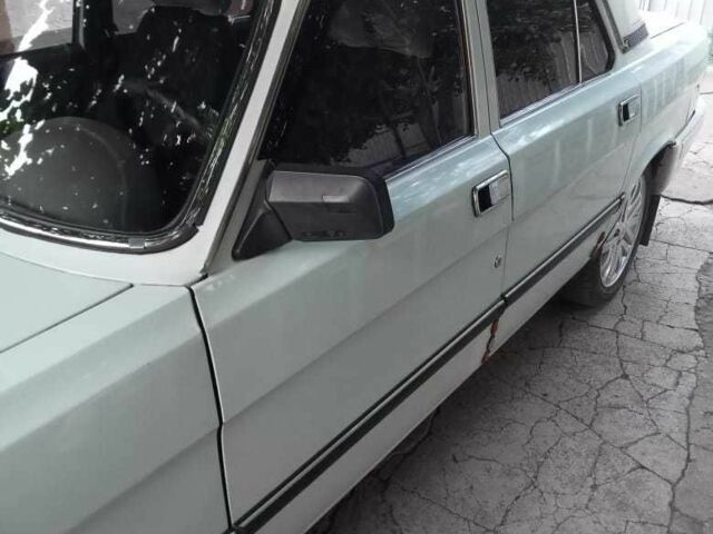 Белый ГАЗ 3110 Волга, объемом двигателя 2.5 л и пробегом 135 тыс. км за 2130 $, фото 2 на Automoto.ua