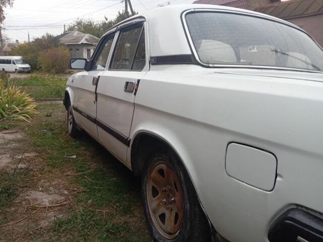 ГАЗ 3110 Волга 1999 в Днепре (Днепропетровске) на Automoto.ua Белый ГАЗ 3110 Волга, объемом двигателя 2 л и пробегом 150 тыс. км за 1200 $, фото 3 на Automoto.ua