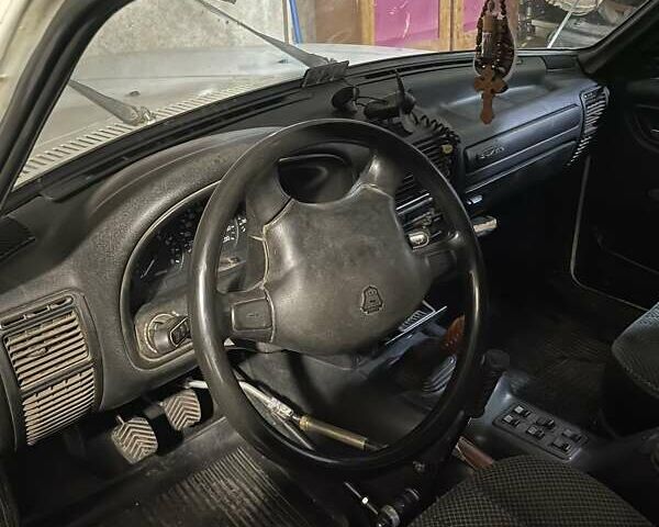 Белый ГАЗ 3110 Волга, объемом двигателя 2.4 л и пробегом 330 тыс. км за 1500 $, фото 6 на Automoto.ua