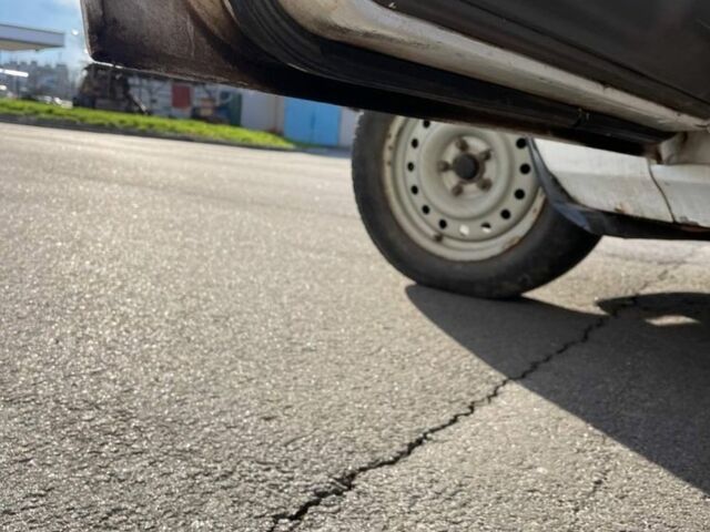 Белый ГАЗ 3110 Волга, объемом двигателя 2.4 л и пробегом 222 тыс. км за 700 $, фото 3 на Automoto.ua