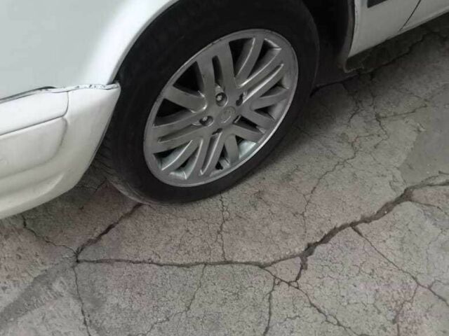 Белый ГАЗ 3110 Волга, объемом двигателя 2.5 л и пробегом 135 тыс. км за 2130 $, фото 3 на Automoto.ua