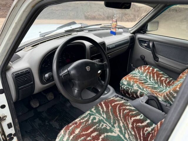 Белый ГАЗ 3110 Волга, объемом двигателя 2.4 л и пробегом 155 тыс. км за 550 $, фото 4 на Automoto.ua