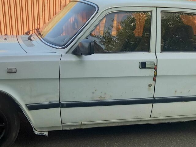 Белый ГАЗ 3110 Волга, объемом двигателя 2.5 л и пробегом 200 тыс. км за 700 $, фото 4 на Automoto.ua